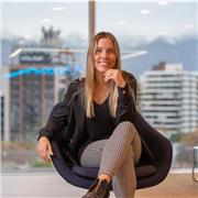 Doy clases de ingles y de español para extranjeros. Me gusta mucho conversar sobre la vida y aficiones para lograr aprender un lenguaje nuevo, o poder mejorarlo.